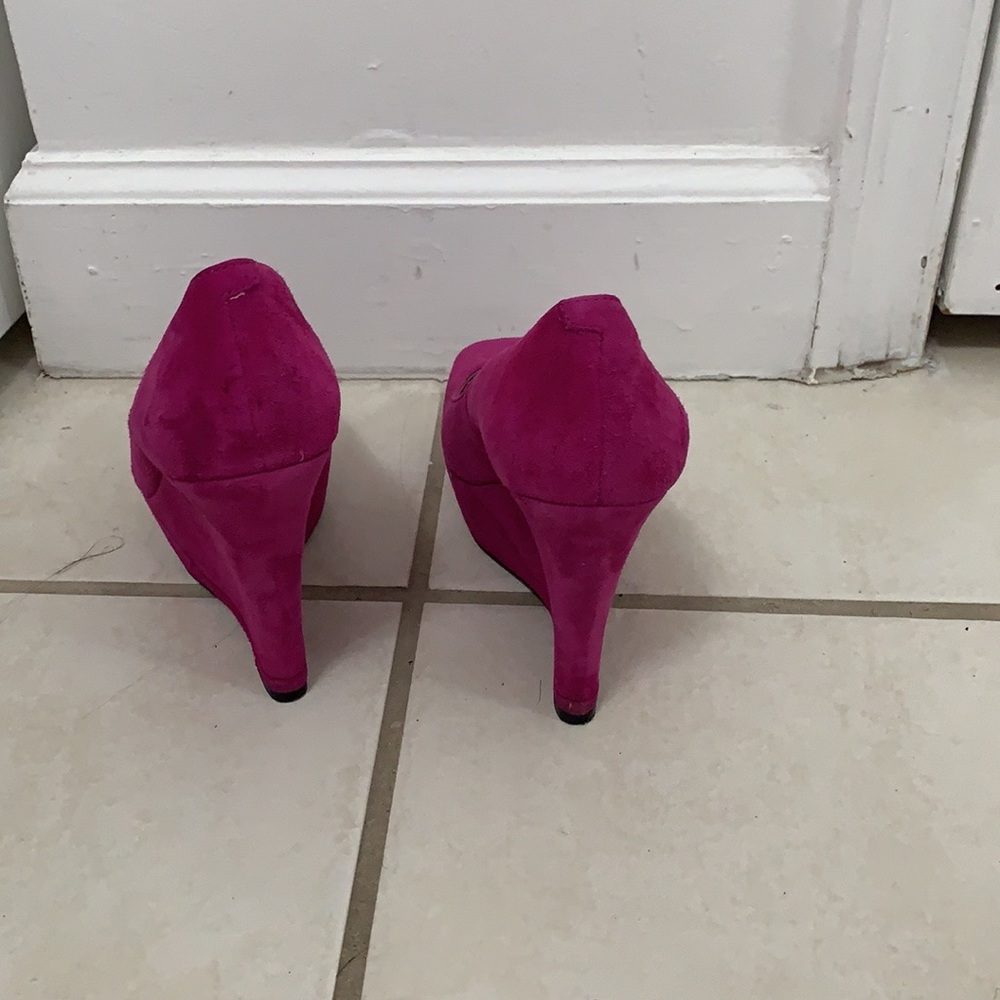 Pink wedged